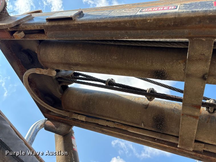 image for item EM6153 2006 Kenworth T800 roll-off container truck