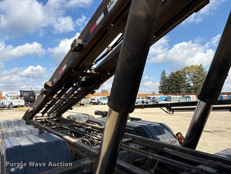 image for item EM6153 2006 Kenworth T800 roll-off container truck