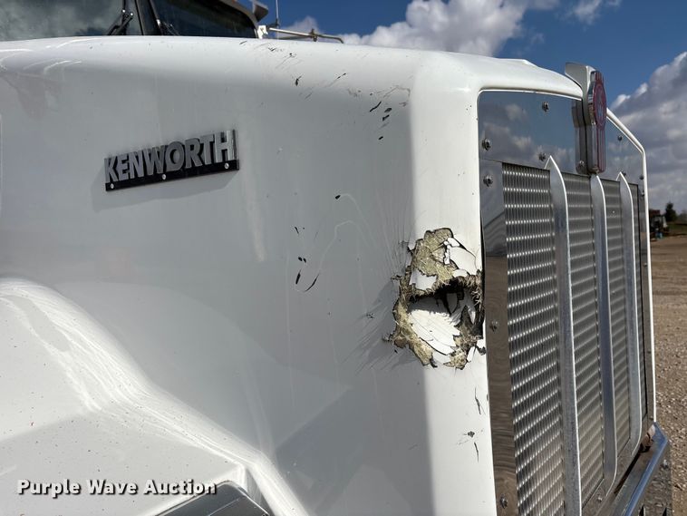 image for item EM6153 2006 Kenworth T800 roll-off container truck