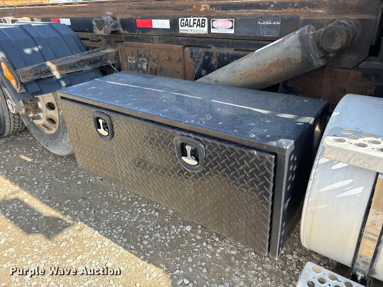 image for item EM6153 2006 Kenworth T800 roll-off container truck