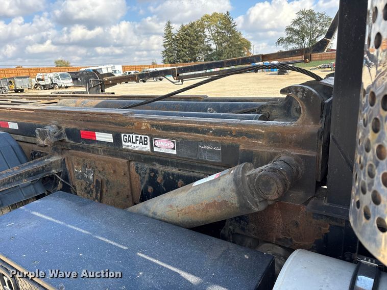 image for item EM6153 2006 Kenworth T800 roll-off container truck