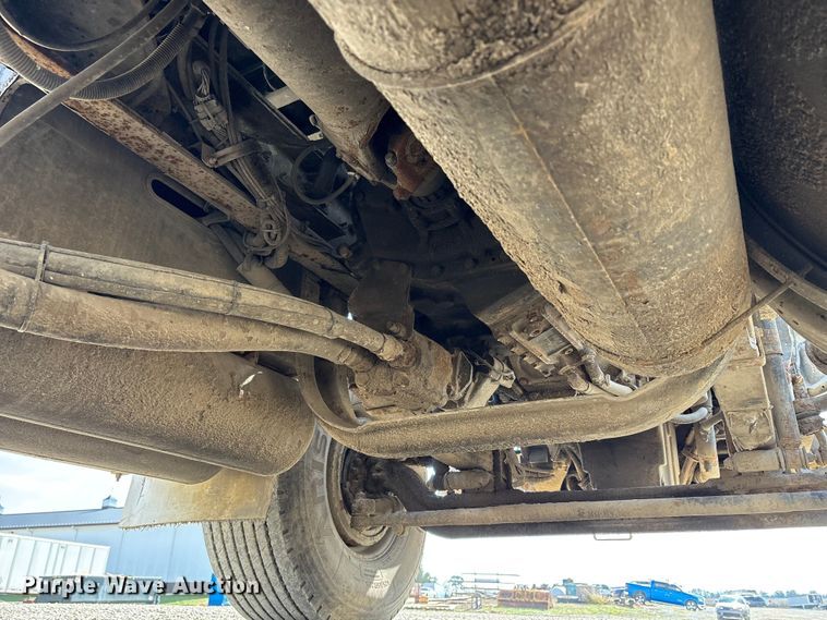 image for item EM6153 2006 Kenworth T800 roll-off container truck