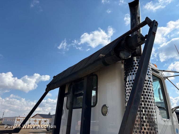 image for item EM6153 2006 Kenworth T800 roll-off container truck