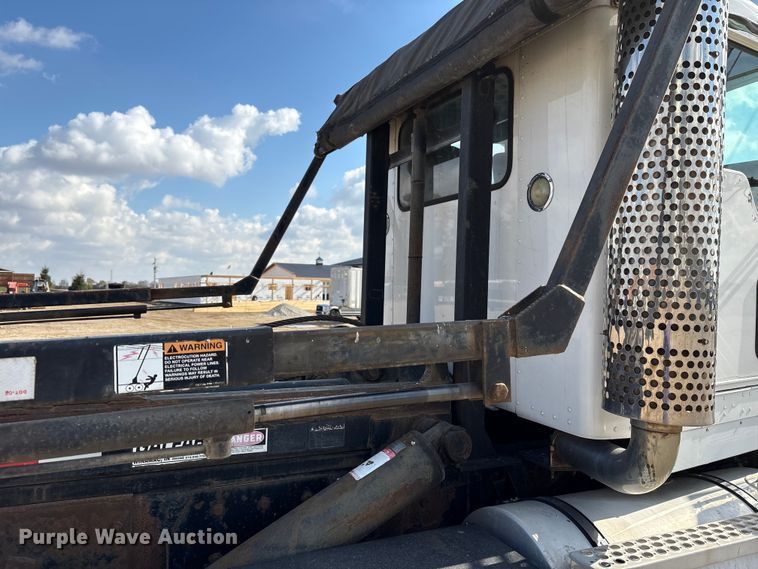 image for item EM6153 2006 Kenworth T800 roll-off container truck