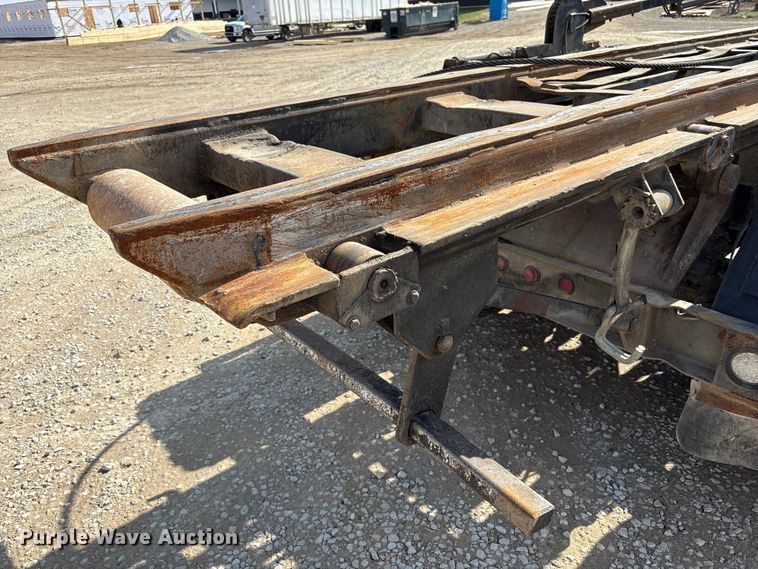 image for item EM6153 2006 Kenworth T800 roll-off container truck