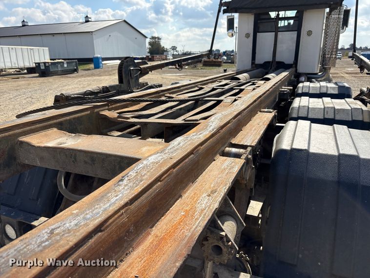 image for item EM6153 2006 Kenworth T800 roll-off container truck