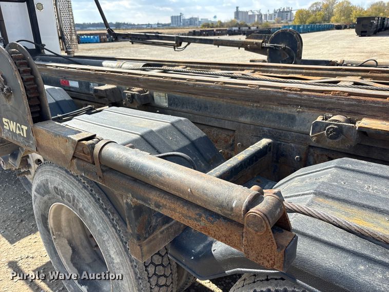 image for item EM6153 2006 Kenworth T800 roll-off container truck