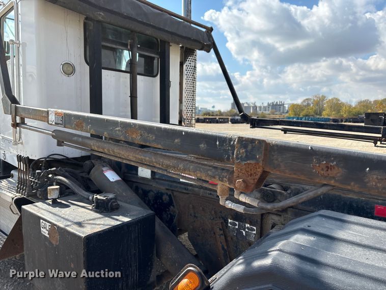 image for item EM6153 2006 Kenworth T800 roll-off container truck