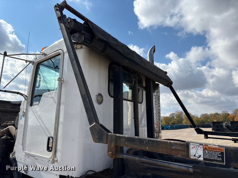 image for item EM6153 2006 Kenworth T800 roll-off container truck