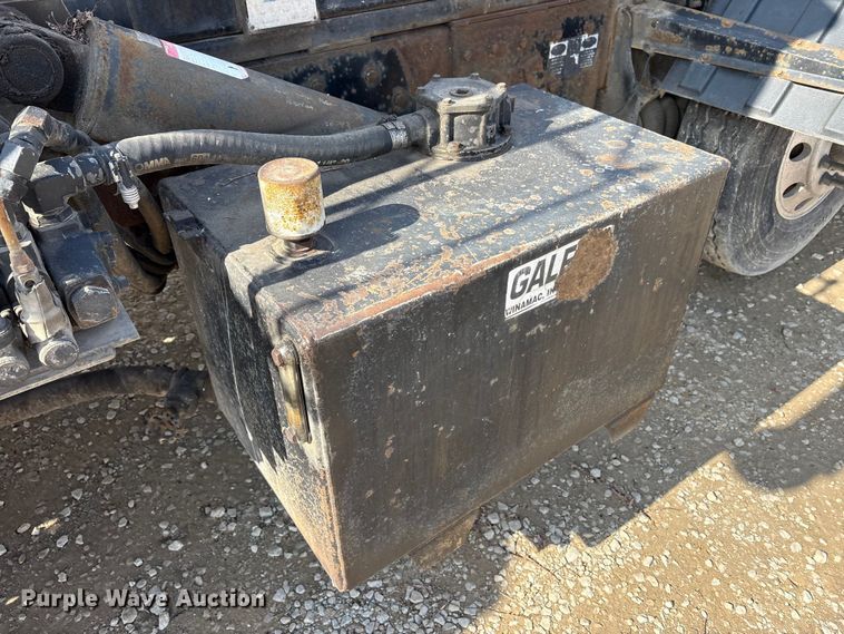 image for item EM6153 2006 Kenworth T800 roll-off container truck