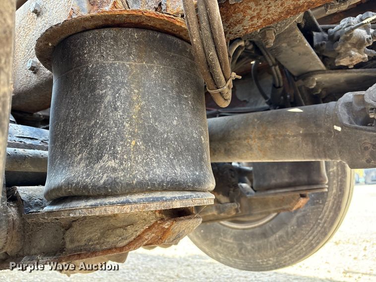 image for item EM6153 2006 Kenworth T800 roll-off container truck