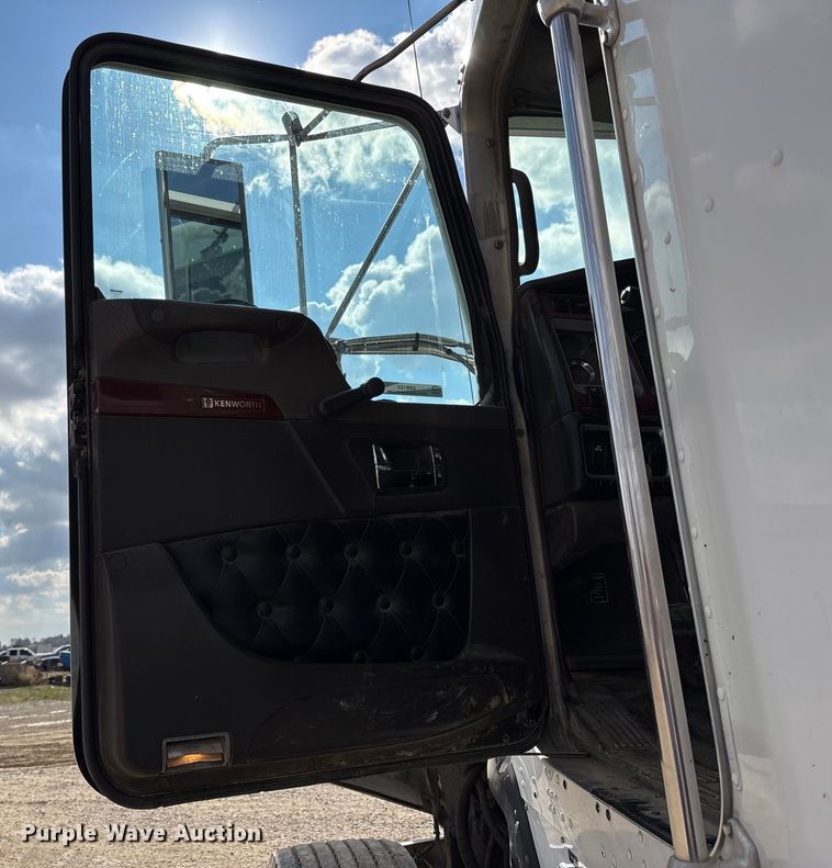 image for item EM6153 2006 Kenworth T800 roll-off container truck