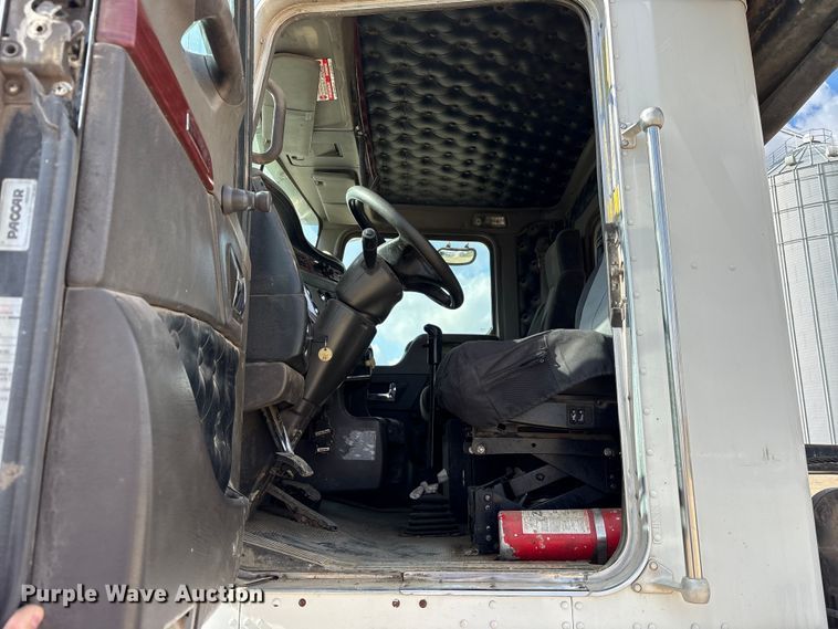 image for item EM6153 2006 Kenworth T800 roll-off container truck