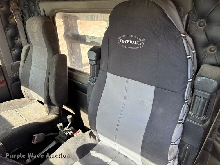 image for item EM6153 2006 Kenworth T800 roll-off container truck