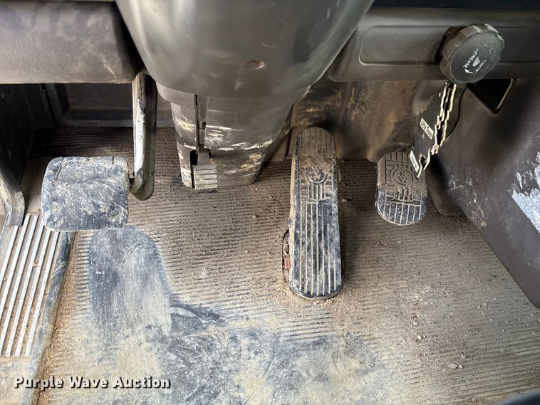 image for item EM6153 2006 Kenworth T800 roll-off container truck