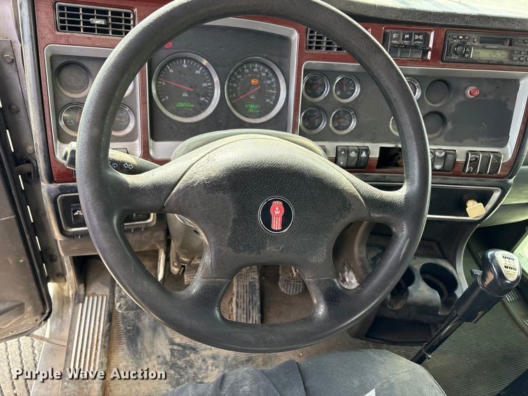 image for item EM6153 2006 Kenworth T800 roll-off container truck