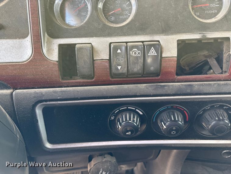 image for item EM6153 2006 Kenworth T800 roll-off container truck