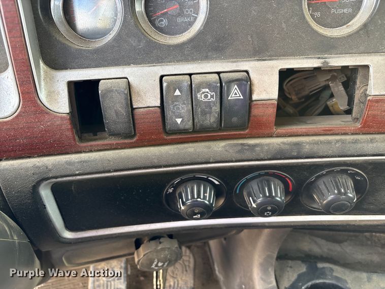 image for item EM6153 2006 Kenworth T800 roll-off container truck