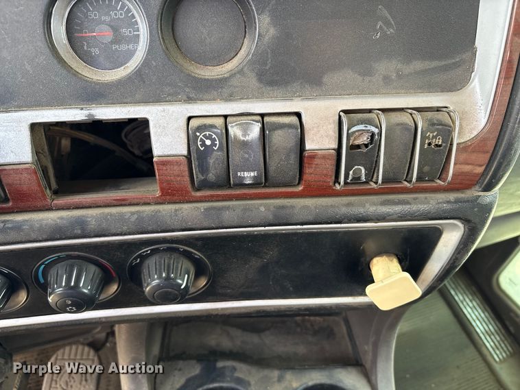 image for item EM6153 2006 Kenworth T800 roll-off container truck