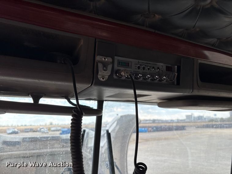 image for item EM6153 2006 Kenworth T800 roll-off container truck