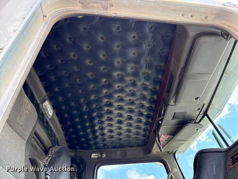 image for item EM6153 2006 Kenworth T800 roll-off container truck