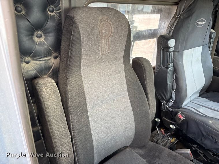 image for item EM6153 2006 Kenworth T800 roll-off container truck