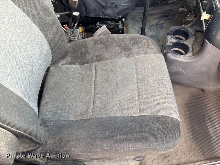 image for item EM6153 2006 Kenworth T800 roll-off container truck