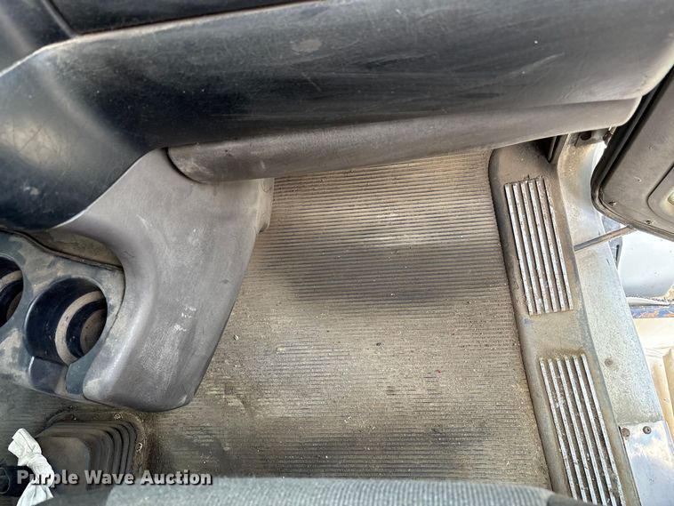 image for item EM6153 2006 Kenworth T800 roll-off container truck