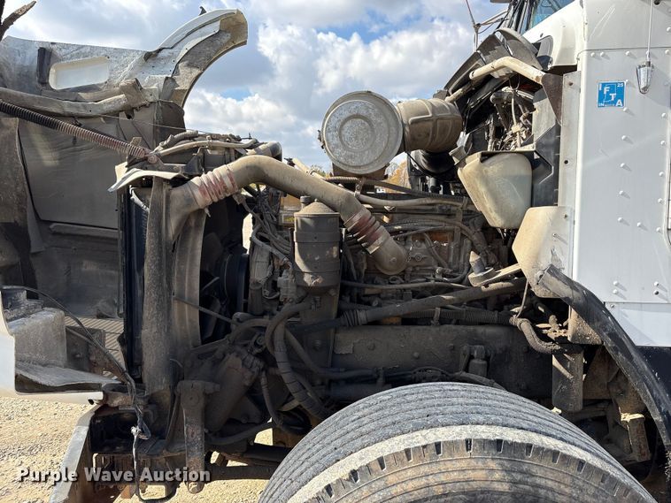 image for item EM6153 2006 Kenworth T800 roll-off container truck