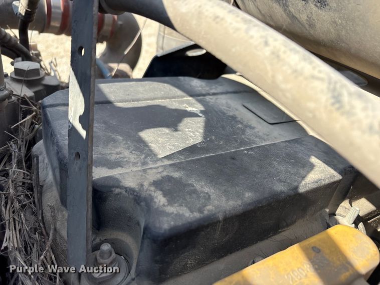 image for item EM6153 2006 Kenworth T800 roll-off container truck