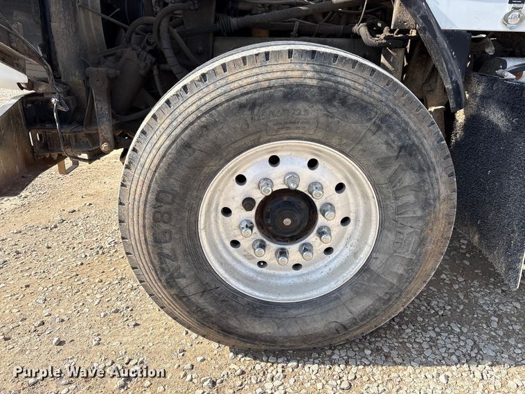 image for item EM6153 2006 Kenworth T800 roll-off container truck