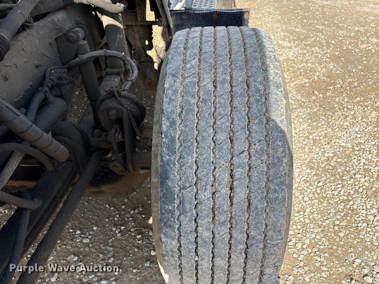 image for item EM6153 2006 Kenworth T800 roll-off container truck