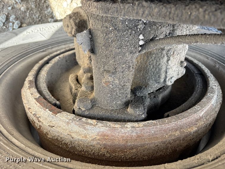 image for item EM6153 2006 Kenworth T800 roll-off container truck