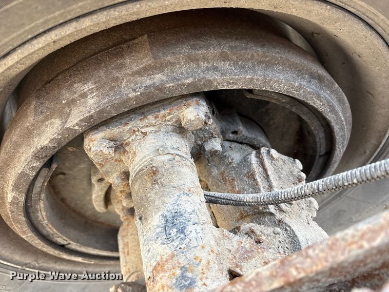 image for item EM6153 2006 Kenworth T800 roll-off container truck