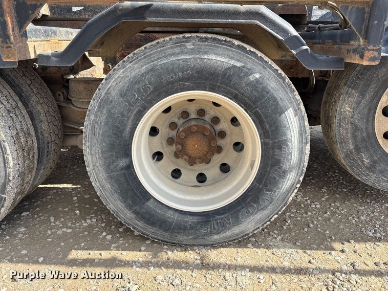 image for item EM6153 2006 Kenworth T800 roll-off container truck