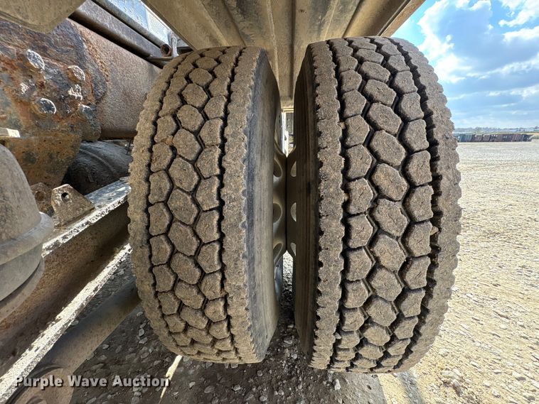 image for item EM6153 2006 Kenworth T800 roll-off container truck