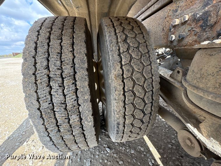 image for item EM6153 2006 Kenworth T800 roll-off container truck