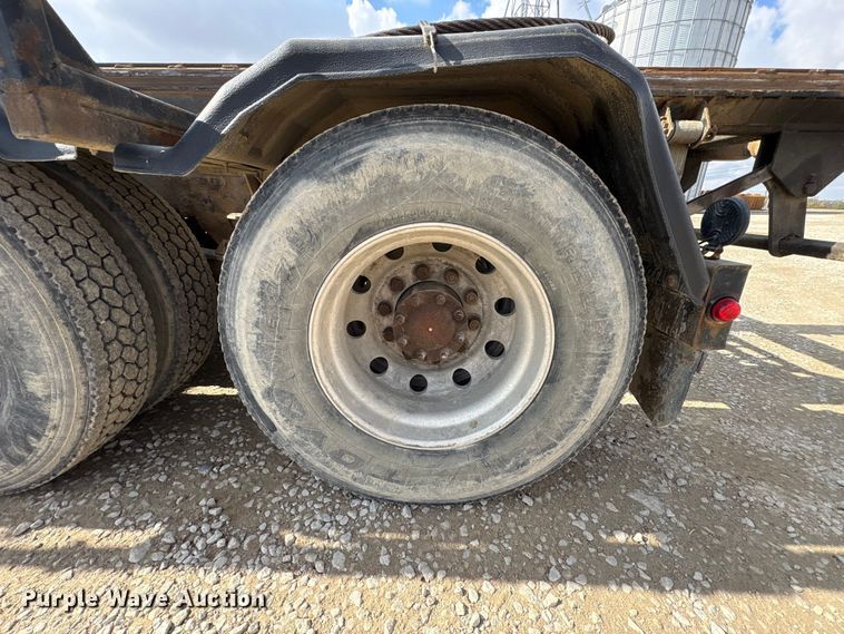 image for item EM6153 2006 Kenworth T800 roll-off container truck