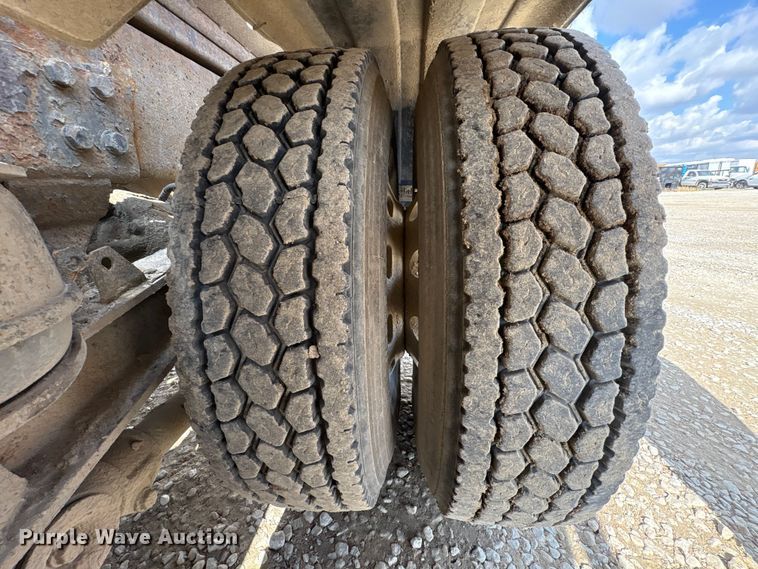 image for item EM6153 2006 Kenworth T800 roll-off container truck