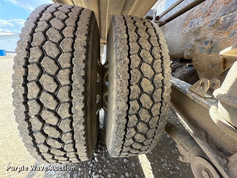 image for item EM6153 2006 Kenworth T800 roll-off container truck