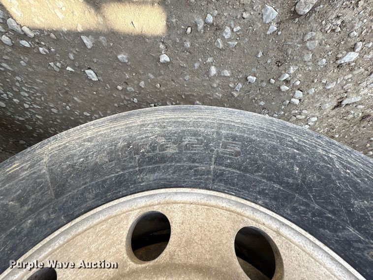 image for item EM6153 2006 Kenworth T800 roll-off container truck