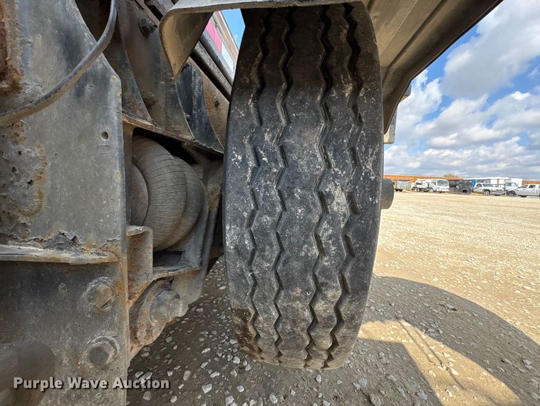 image for item EM6153 2006 Kenworth T800 roll-off container truck