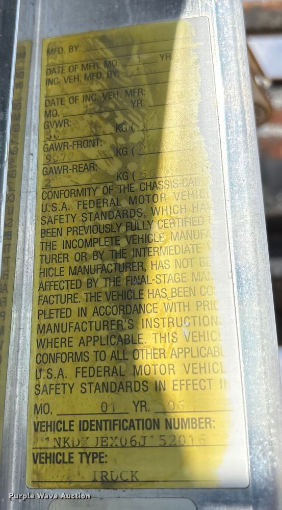 image for item EM6153 2006 Kenworth T800 roll-off container truck