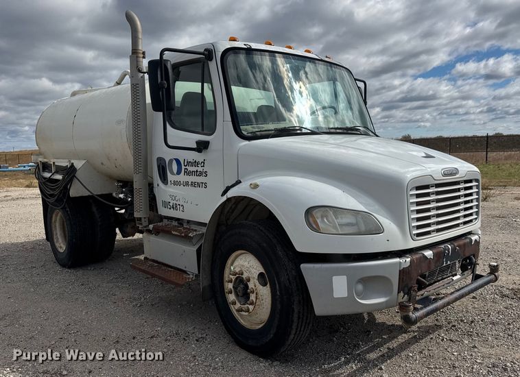 image for item EM8276 2013 Freightliner Business Class M2 water truck