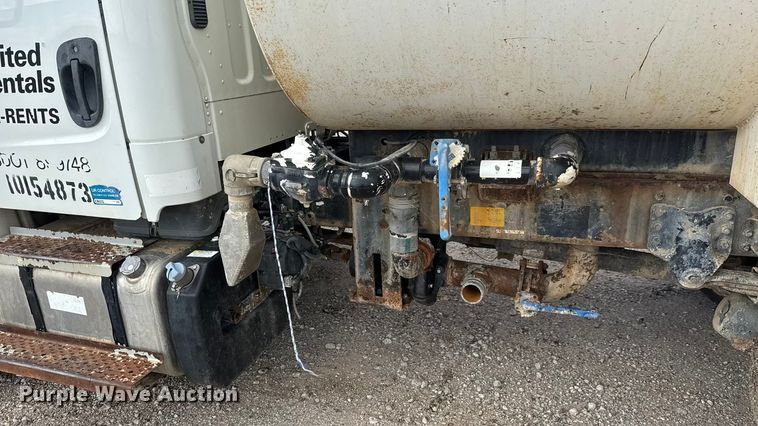 image for item EM8276 2013 Freightliner Business Class M2 water truck