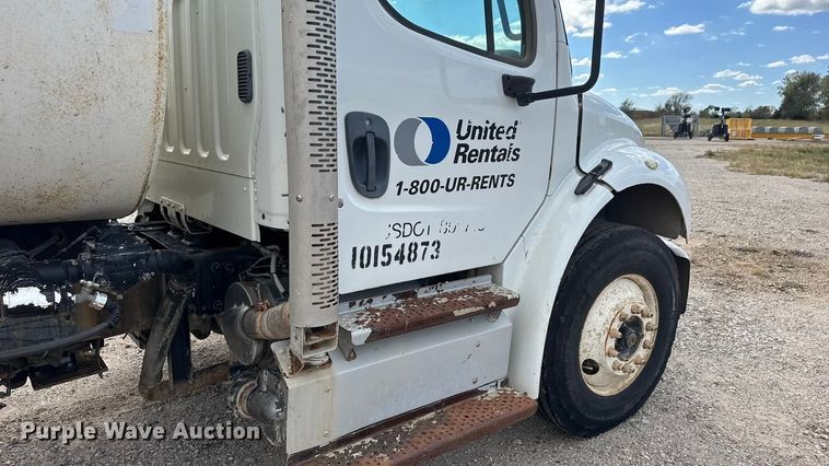 image for item EM8276 2013 Freightliner Business Class M2 water truck