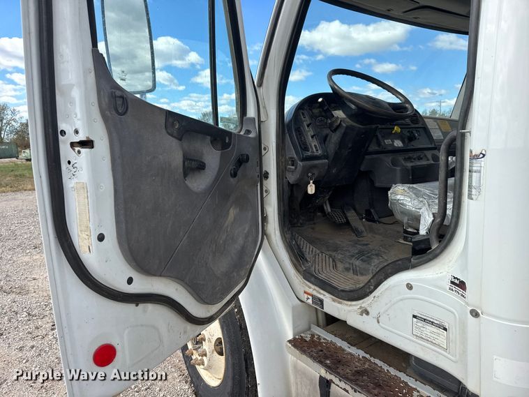 image for item EM8276 2013 Freightliner Business Class M2 water truck