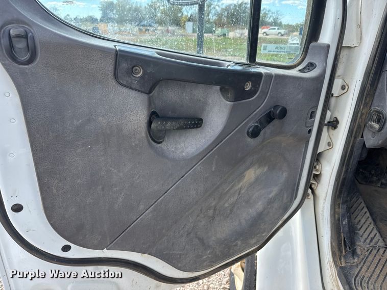 image for item EM8276 2013 Freightliner Business Class M2 water truck