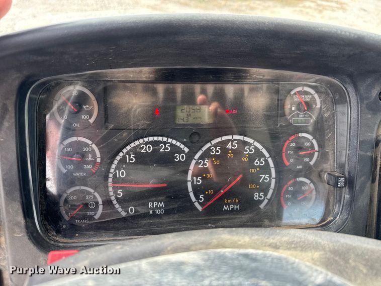 image for item EM8276 2013 Freightliner Business Class M2 water truck