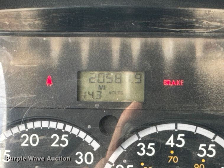 image for item EM8276 2013 Freightliner Business Class M2 water truck